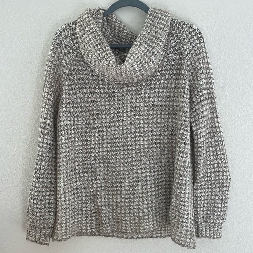 BB Dakota sweater
